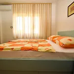 Andela Guest house Banjol