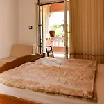 Andela Guest house Banjol