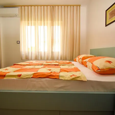 Andela Guest house Banjol