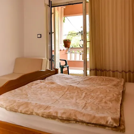 Andela Πανσιόν Banjol