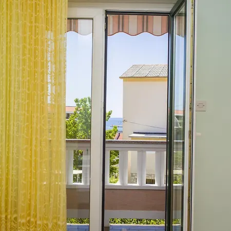 Andela Πανσιόν Banjol